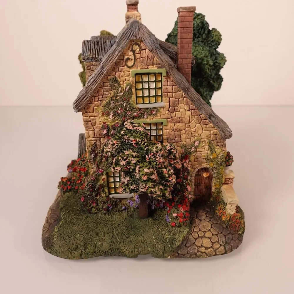 Hawthorne Village Lighted Stonebrooke Inn by Thomas Kinkade Lamplight 79984